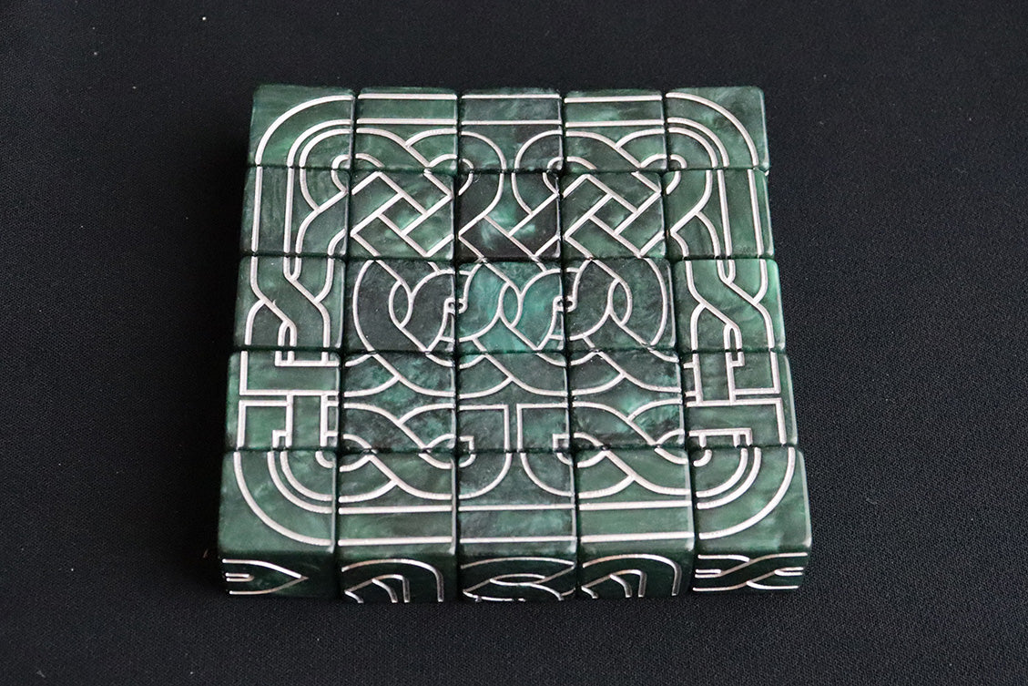 9 "A Bridge Too Far" Knot Dice (Green)