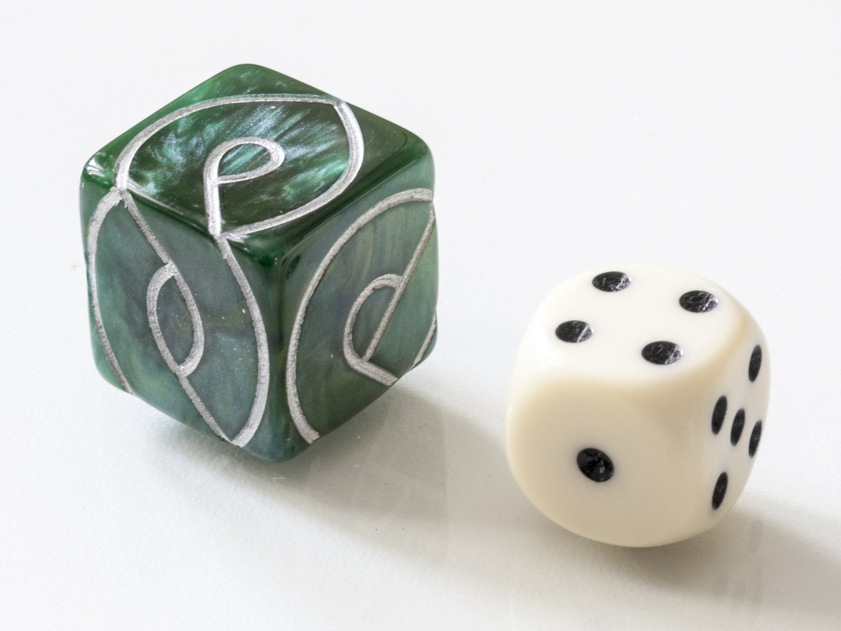 Knot Dice Deluxe Make Celtic Knots in Games, Puzzles, and Art Black