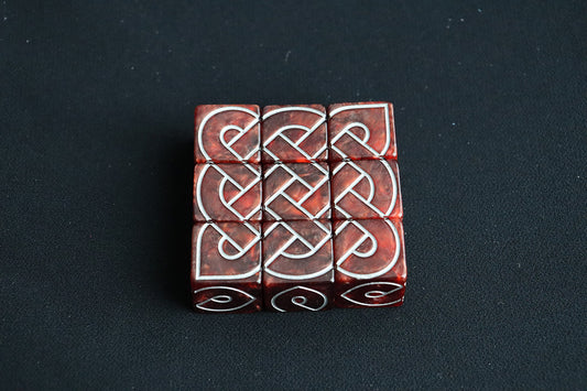 9 Crossed Knot Dice (Red)